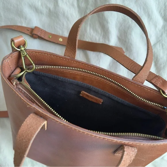 Madewell Small Transport Crossbody in English Saddle - Picture 4 of 10